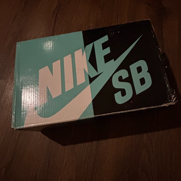 Nike SB Dunk Low Decon Shoes - Yellow and Green Ishod Wair Mismatch - Picture 8 of 9